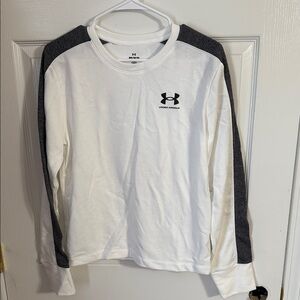 *NWT* Under Armour loose fit White and heather gray Long Sleeve Top